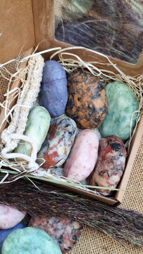 Ziepju izlase "Akmentiņi" ar ziepju maisiņu